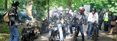 peparatif du depart pour les courroies de gauche a droite Peugeot p 102, triumph type H, douglas type L, motobecane MB1, motobecane MB2
